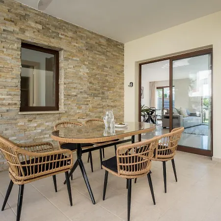 Σπίτι διακοπών Sanders Aqua Park - Precious 3-bedroom Holiday With Shared Pool Λεμεσός