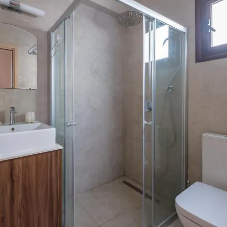 Sanders Aqua Park - Precious 3-bedroom Holiday With Shared Pool